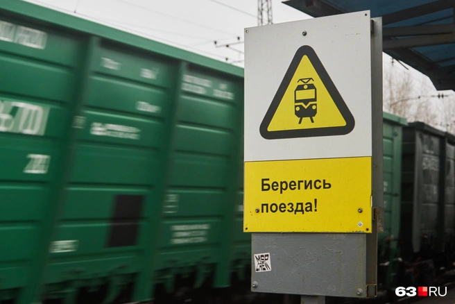 Девочка забралась на мост | Источник: Роман Данилкин / 63.RU