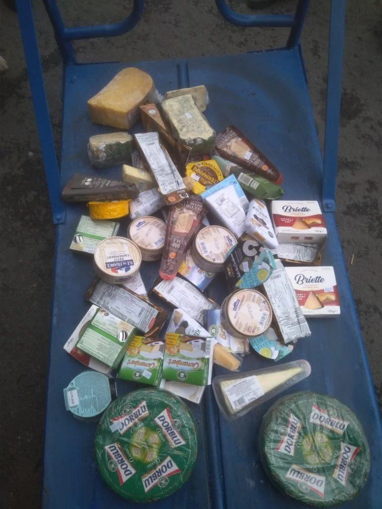 Так выглядит изъятый сыр, тут разные сорта и виды | Источник: 74.fsvps.gov.ru