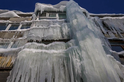 Giant 'Tsar Icicle' Has Endangered Nizhny Novgorod Residents for Years