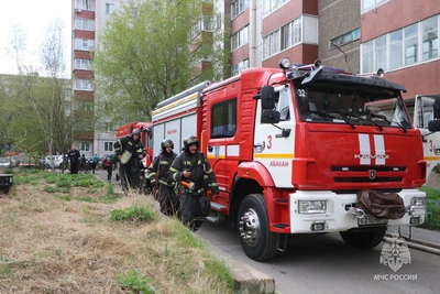 В Абакане замыкание электропроводки вызвало пожар в многоквартирном доме