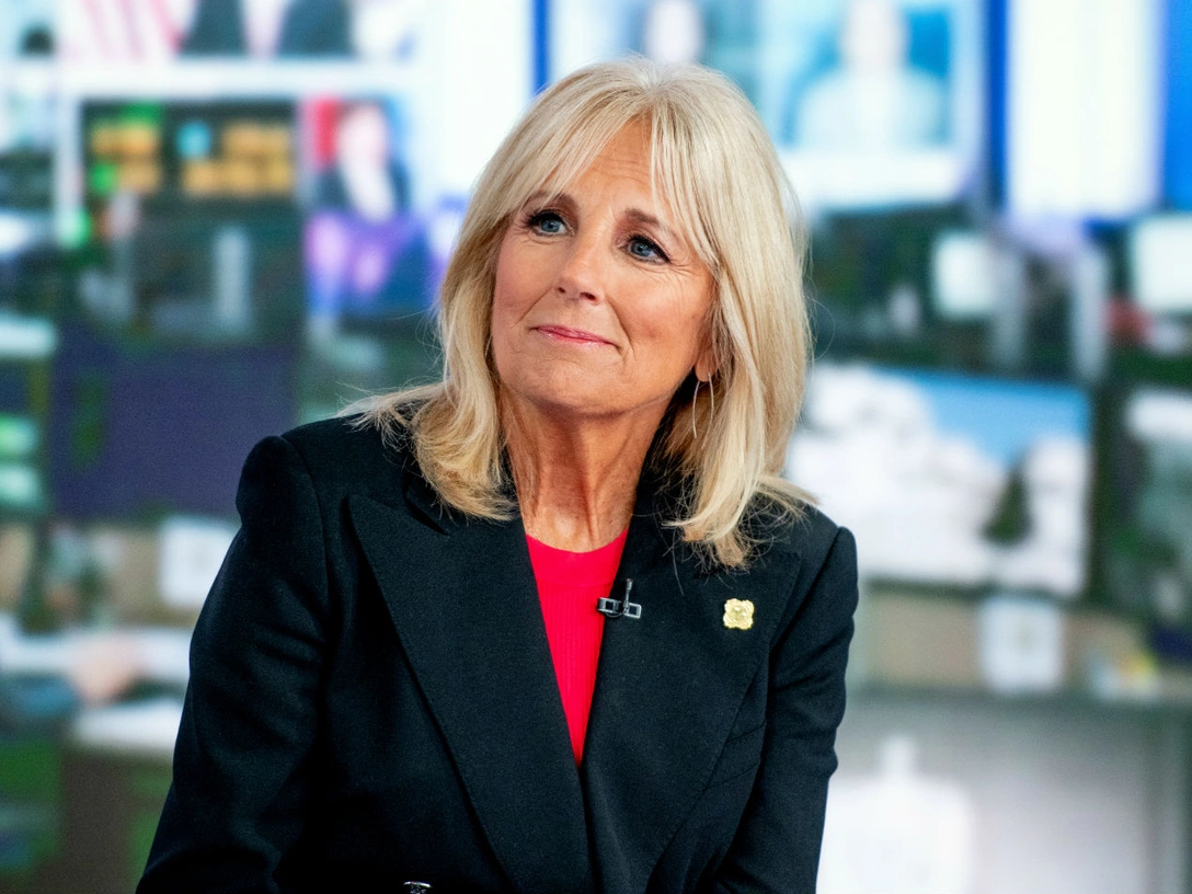 Джилл Байден в новостной программе America's Newsroom в студии Fox News Channel, 6 сентября 2018 | marieclaire.ru