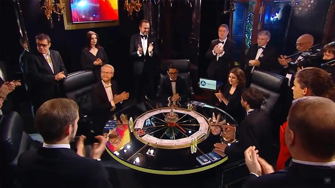 Если ответите на 10 из 10, знатоки будут аплодировать именно вам | Источник: кадр из программ «Что? Где? Когда?» (16+), Первый канал