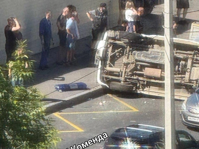 Двое полицейских пострадали в ДТП на Планерной | Источник: Коменда / Телеграм