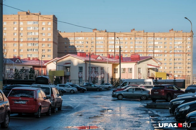 Это детский сад в окружении домов | Источник: Булат Салихов / UFA1.RU