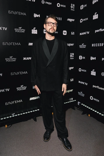 <p>Фауст 21 века&nbsp;— номинант в категории «Видеоблогер года»</p>