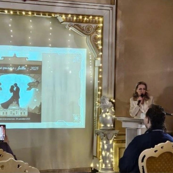 Гости смотрели фильмы про молодоженов | Источник: Управление по делам ЗАГС Саратовской области