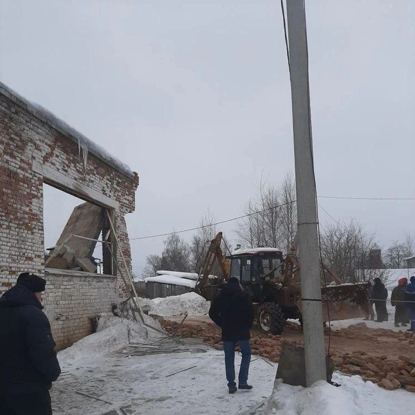 Под тяжестью конструкций не выдержали окна | Источник: Прокуратура Ярославской области / Telegram 