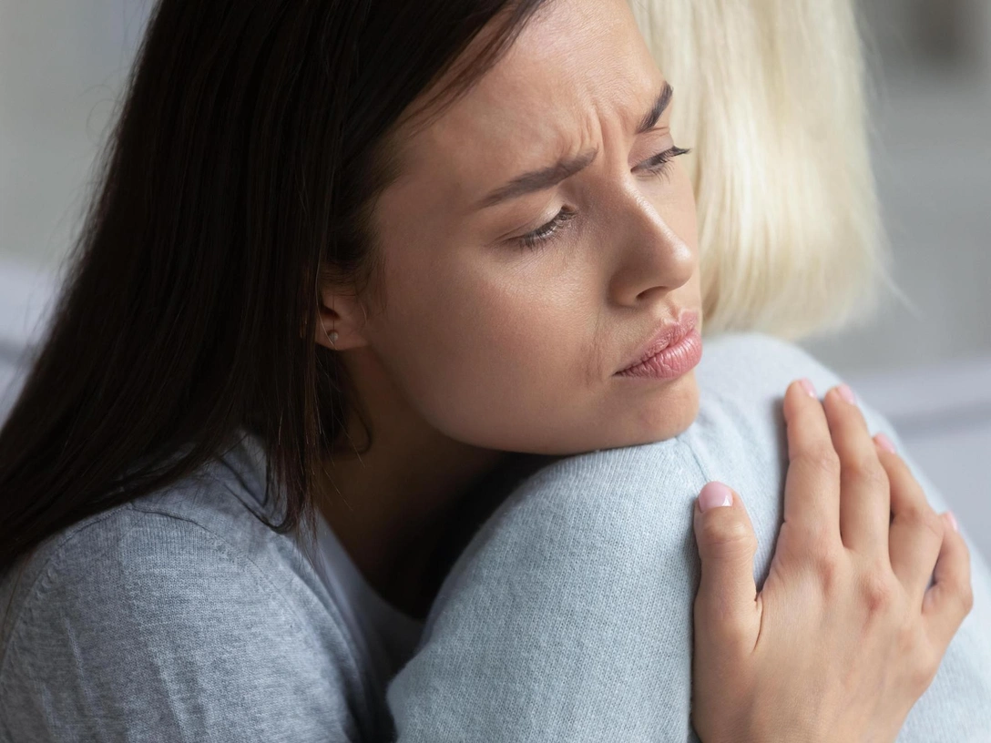 Попрощайтесь с ней: 7 фраз, которые выдают токсичную подругу | marieclaire.ru