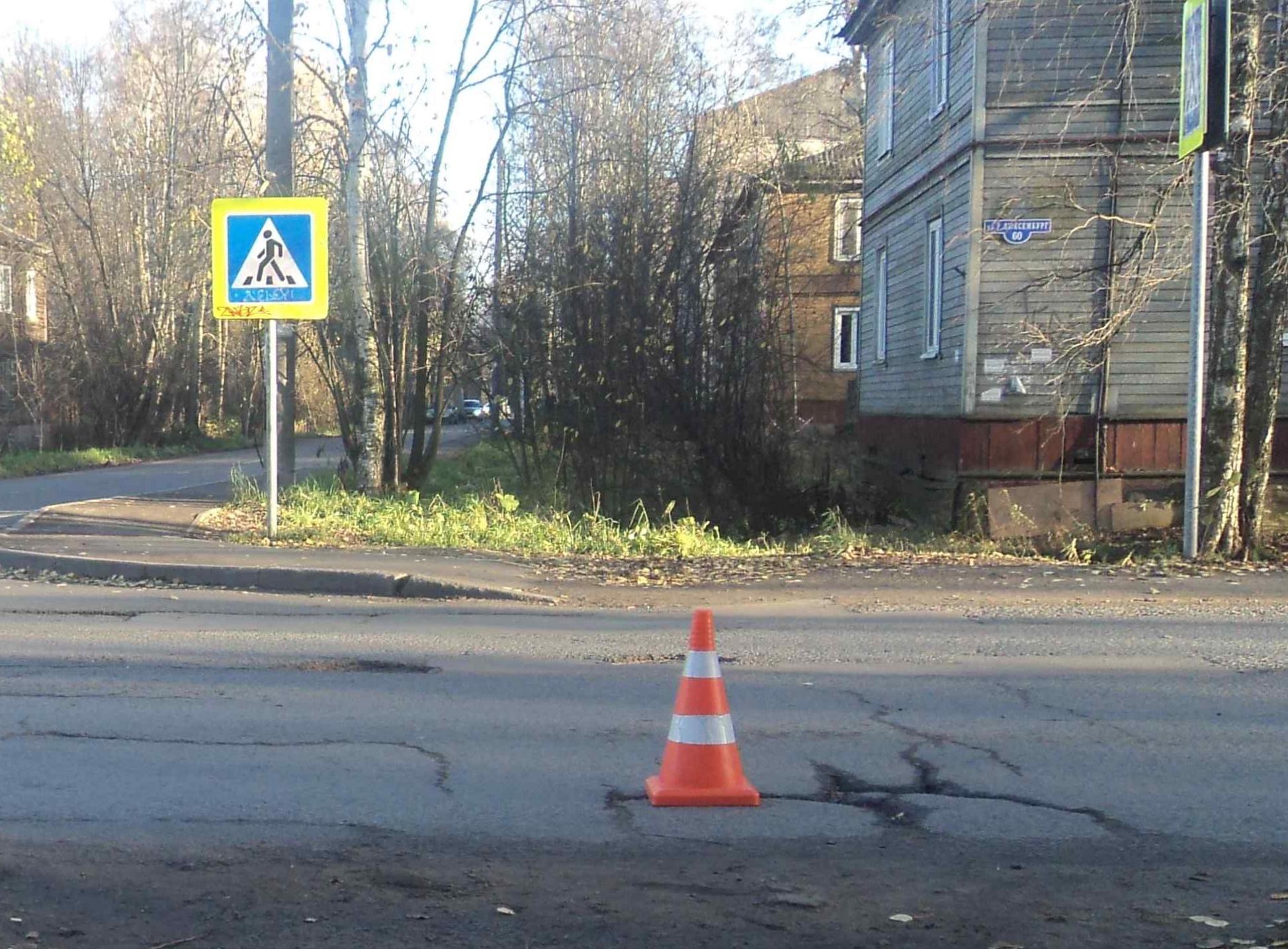 В центре Архангельска водитель иномарки сбил двух горожан