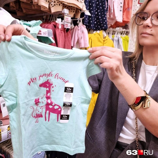 В рамках нашего бюджета и разноцветные хлопковые футболки, и кофточки для малышей от 0 до 3 лет  | Источник: Роман Данилкин / 63.RU