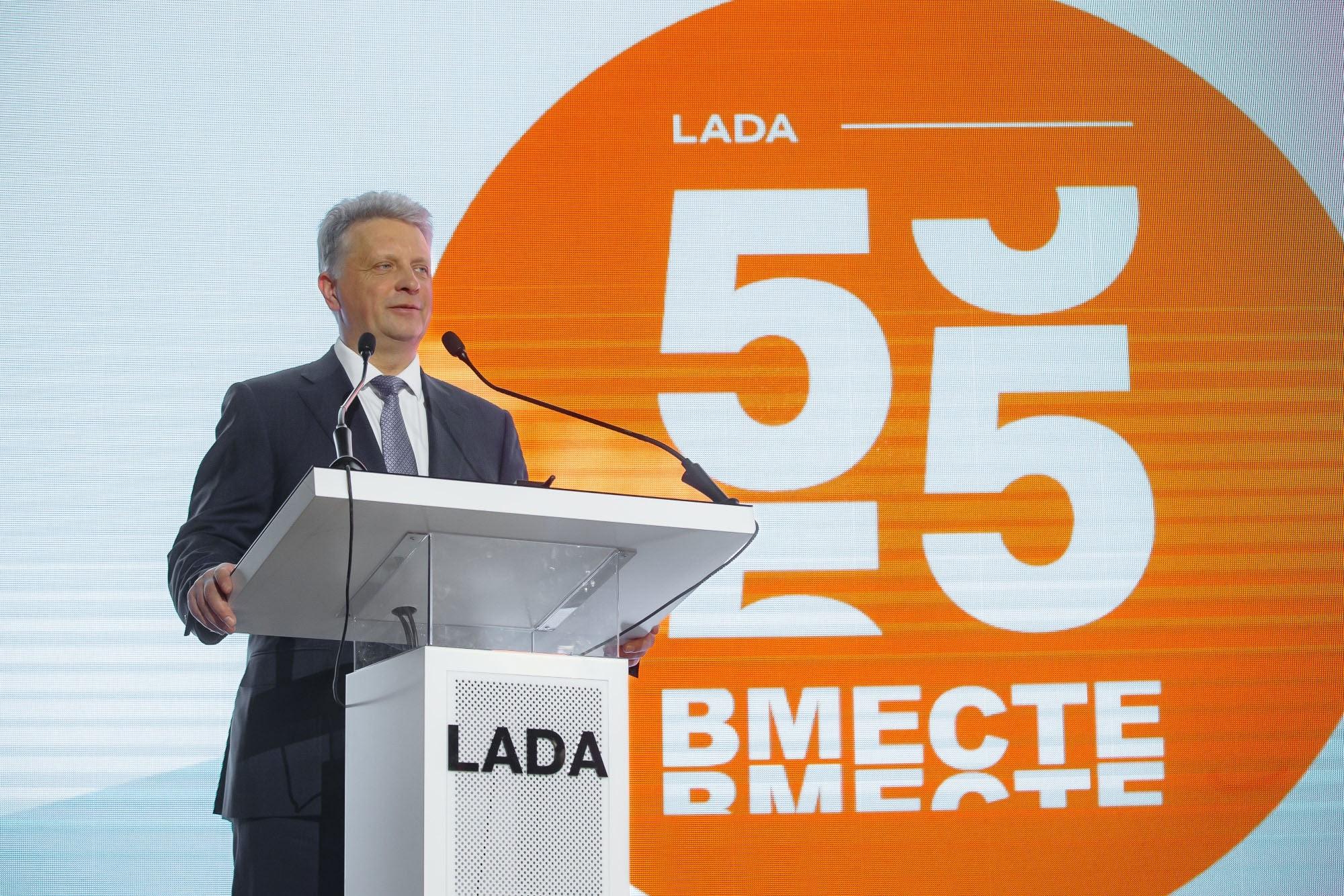 Топ-3 бестселлеров АВТОВАЗа возглавила легенда. Но в 2026 году завод сделает ставку на другую модель