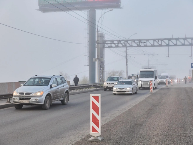 Ремонтировать центральную полосу должны были в следующем году, но подрядчик справился быстро, поэтому решили провести работы — в этом | Источник: Александр Ощепков / NGS.RU