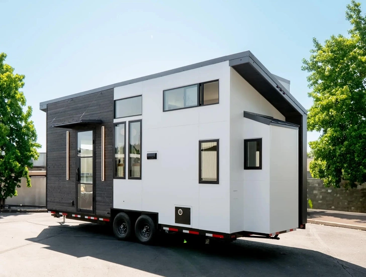 Кровать с секретом: оцените черно-белый дом-прицеп Terra Urban из США | Источник: Tru Form Tiny