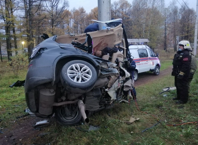 Иномарку «намотало» на столб в Иванове, погибли пятеро | ya62.ru