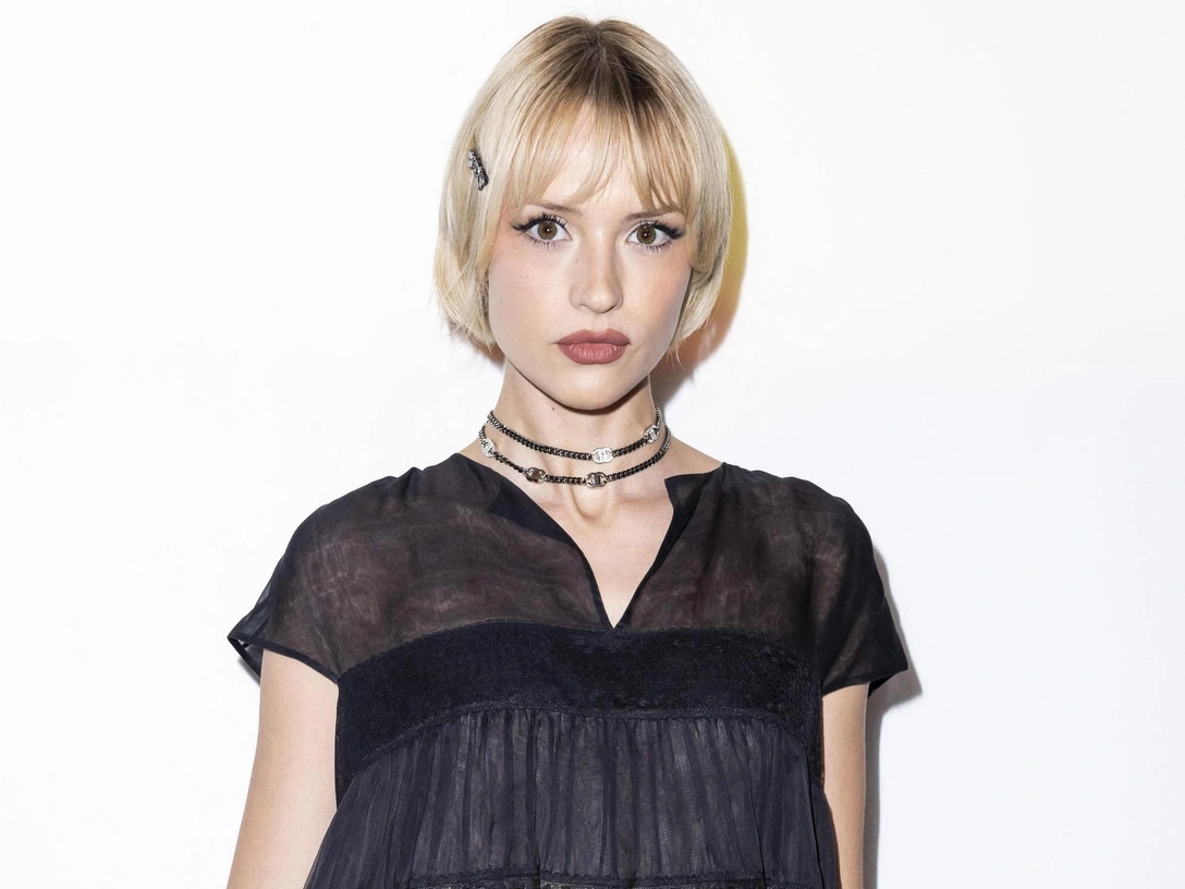 Что нужно знать о певице Angele — новом лице Chanel Chance и любимице Франции | marieclaire.ru