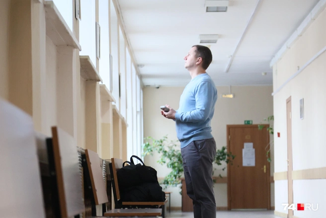 Супруг обвиняемой Александр Егоров не стал общаться с прессой | Источник: Наталья Лапцевич