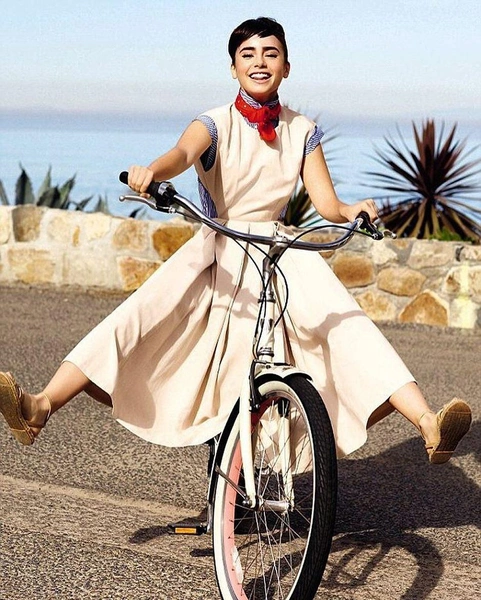 Лили Коллинз сыграет Одри Хепберн: сюжет фильма, который находился в разработке 10 лет | Источник: Instagram Лили Коллинз