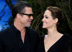 Анджелина Джоли и Брэд Питт усыновили ребенка