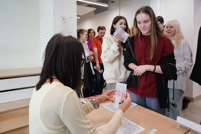 В 2025 году на участие в ЕГЭ зарегистрировалось более 90 000 человек | Источник: Анна Селина / MSK1.RU