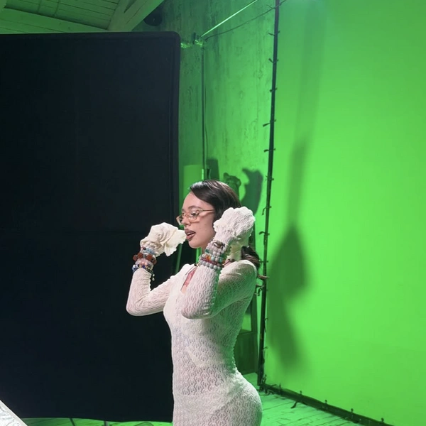 инстасамка, инстасамка песни, инстасамка 2025, инстасамка фото, сколько лет инстасамке, про инстасамку, instasamka, стиль инстасамки | Источник: Социальные сети