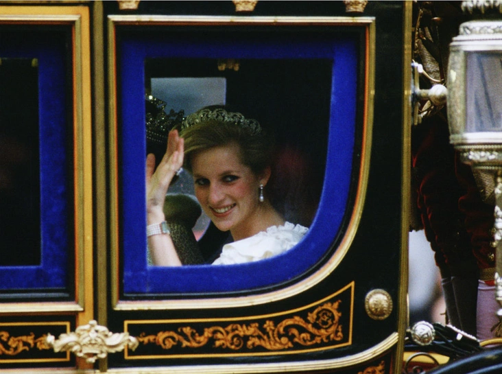 Принцесса Диана по пути на открытие парламента, 6 ноября 1984