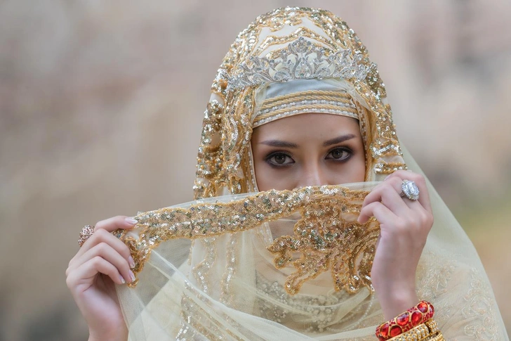женщина Востока | Источник: iStockphoto/chatchaiyo