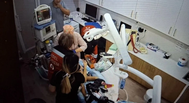 Малышке хотели вылечить сразу 18 зубов, но юная пациентка так и не отошла от наркоза…