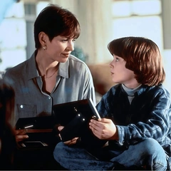 «8-летний сын смотрит видео для взрослых и пристает к другим детям»