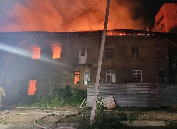 Пожар на проезде Грибоедова тушили пять расчетов | ya62.ru