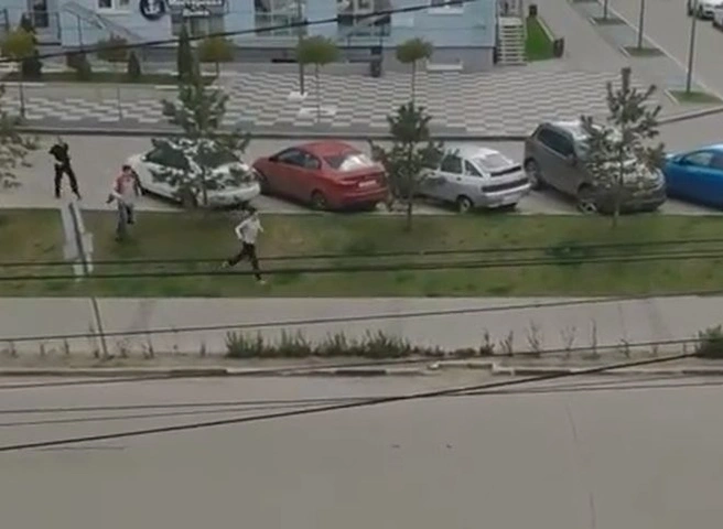 Видео: в Рязани сотрудники «Пятерочки» гонятся за воришкой | ya62.ru