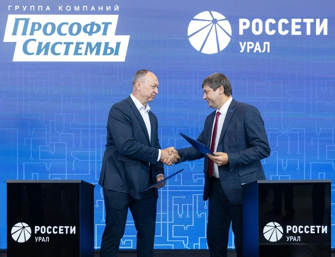 Гендиректор компании Александр Распутин (слева) появляется на фото гораздо чаще, чем Глеб Баталин | Источник: Prosoftsystems.ru