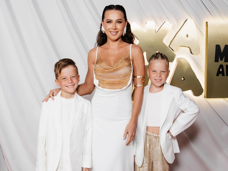 Валерия Чекалина с детьми