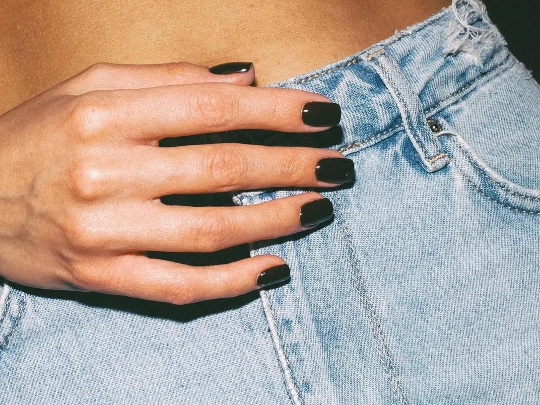 5 оттенков маникюра, которые выглядят аккуратно даже спустя три недели | marieclaire.ru