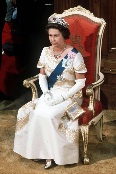 Надела тиару, которую не носили 100 лет: Кейт Миддлтон снова доказала, что она настоящая принцесса