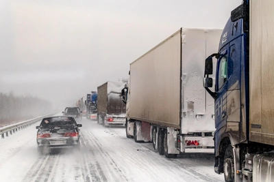 Truck Collision Sparks Huge Traffic Jam on M-4 Don Highway