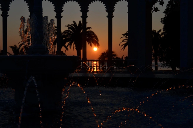 Гагрская колоннада — символ курорта Гагра | Источник: Оксана Витязь