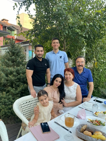 Актер создал большую крепкую семью, а в 2023-м устроил сыну Равшану свадьбу на 300 человек