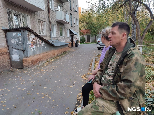 Евгений в пять утра бросился ликвидировать прорыв трубы в квартире Александра и до сих пор в ужасе от увиденного | Источник: Илья Калинин / NGS.RU