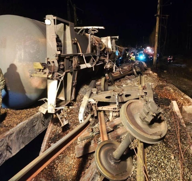 На границе Свердловской области и Пермского края восстановили движение поездов после ЧП с цистернами | Источник: Уральская транспортная прокуратура
