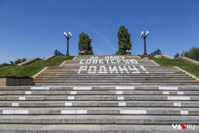 Надпись, по мнению чиновников комитета госохраны, появилась в 90-е годы | Источник: Константин Завриков / V1.RU