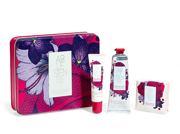 Набор Arlesienne Воплощённая нежность, L'Occitane. В набор входят: блеск для губ Arlesienne, 12 мл; крем для рук Arlesienne, 30 мл; парфюмированное мыло Arlesienne, 50 гр; металлическая коробка-упаковка Arlesienne.