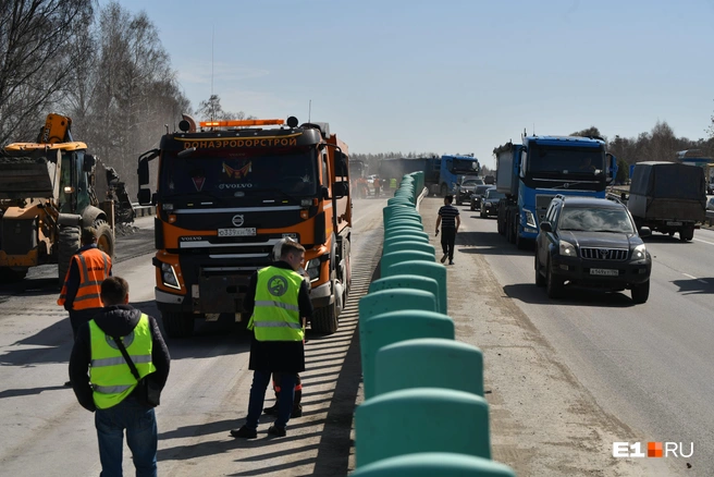 Можно попасть на штраф. На загруженном участке Тюменского тракта внезапно снизили разрешенную скорость | Источник: Артем Устюжанин / E1.RU