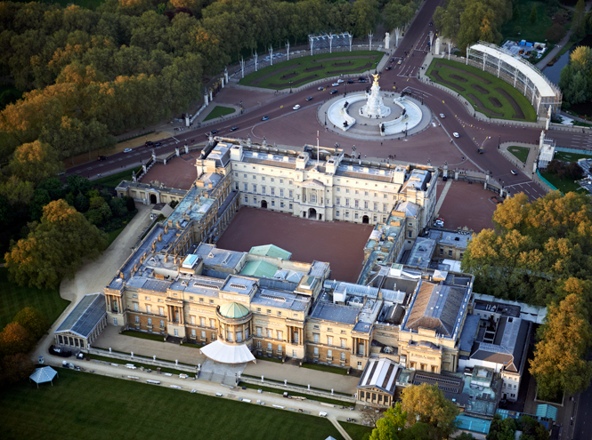 Почему принцы Уильям и Чарльз не хотят переезжать в Букингемский дворец в будущем