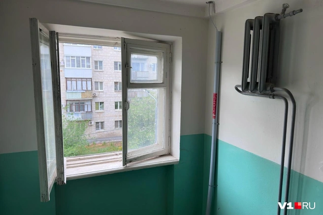 Запах газа по-прежнему ощущается на этаже | Источник: Алексей Волхонский / V1.RU