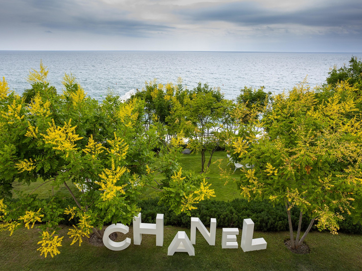 Coco Beach: как прошла презентация новой коллекции Chanel