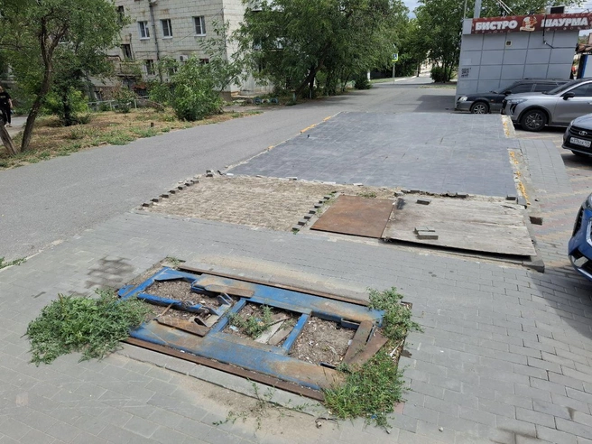 На месте, где располагалась мастерская, остались только следы былой работы | Источник: Тимофей Крылов / V1.RU
