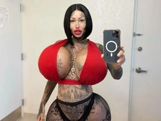 Умерла 33-летняя блогерша Мария Магдалина, которую называли «живой надувной куклой»