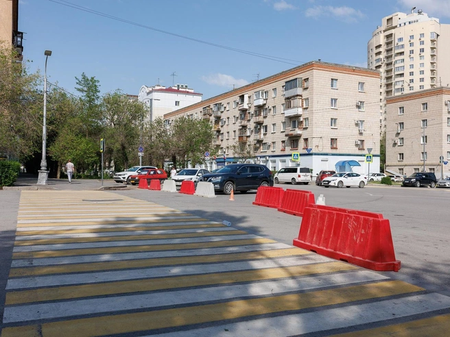 Перекрёсток с Советской улицей заблокирован водоналивными блоками | Источник: Алексей Волхонский / V1.RU