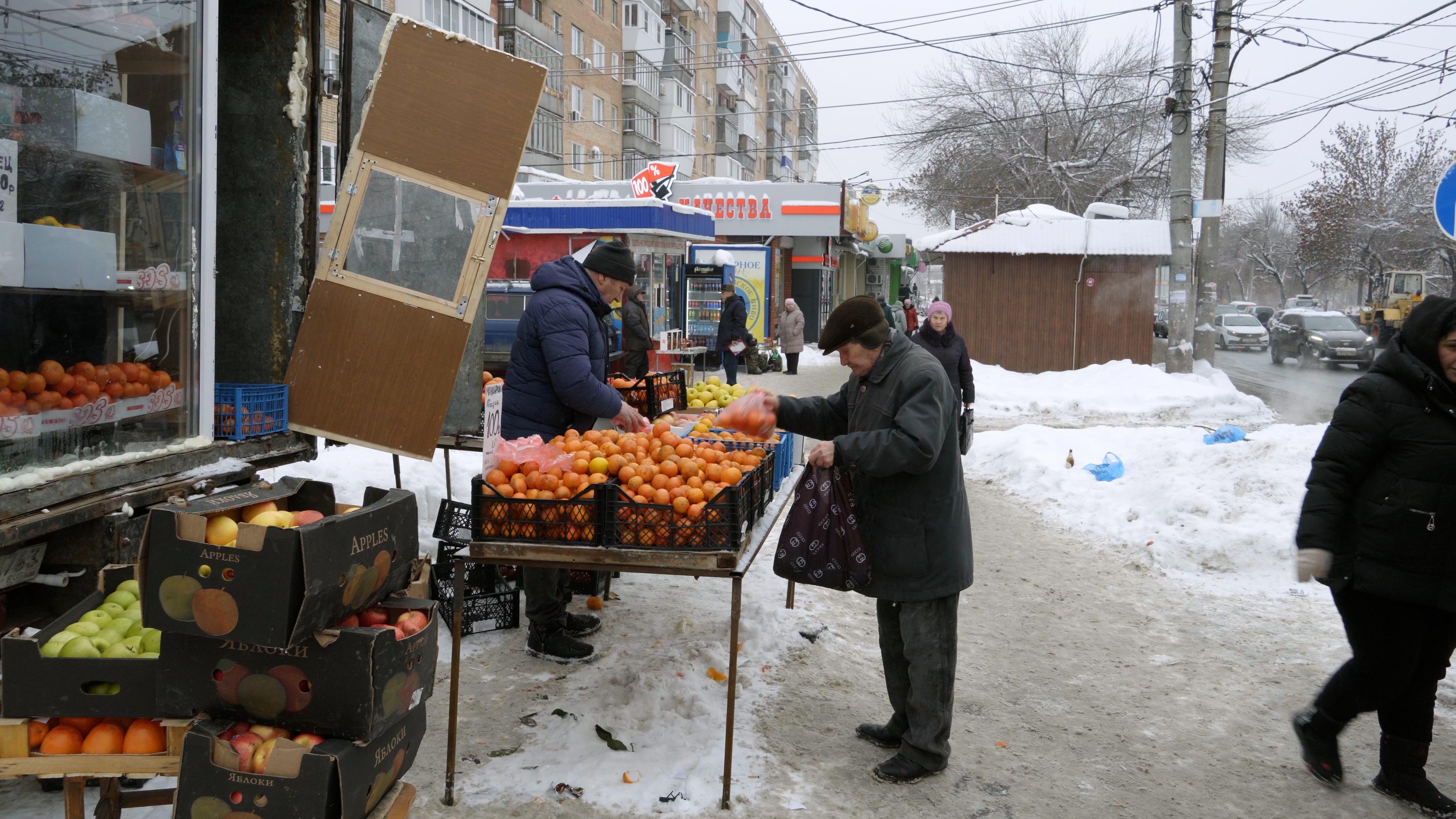 «У меня на столе в Новый год ничего не будет!»: спросили у самарских пенсионеров, кем они работали и какую пенсию получают, — видео