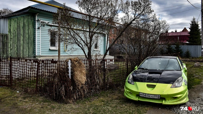 Кто-то умудряется ездить на Toyota Celica. Но тут нужен лоцман, а то сядешь на мель | Источник: Артем Краснов